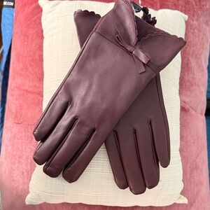 Elegant Burgundy Leather Gloves